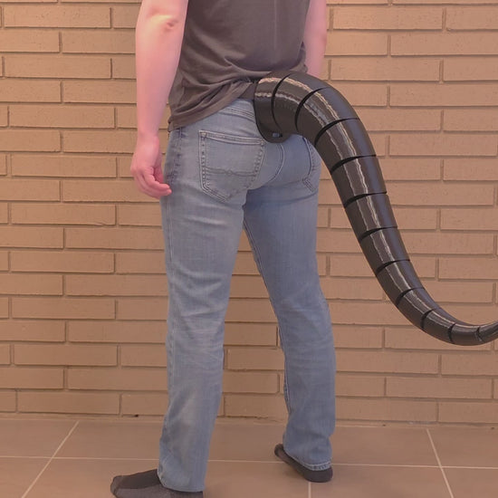 Demonstration of the quick-release belt loop on a Draconic FlexiTail