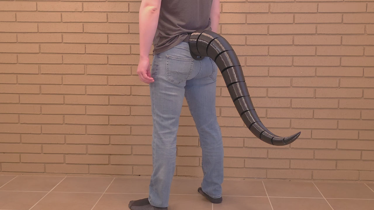 Demonstration of the quick-release belt loop on a Draconic FlexiTail